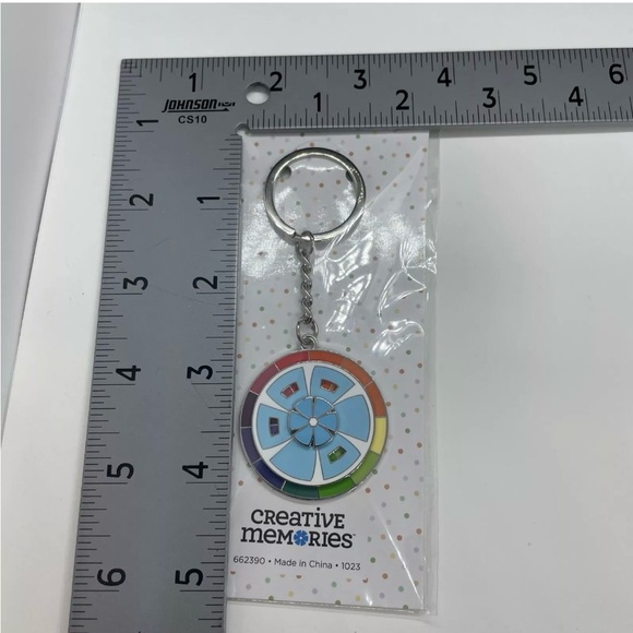 Creative Memories Color Wheel Keychain 2023 Limited Edition Brand New - Picture 8 of 9